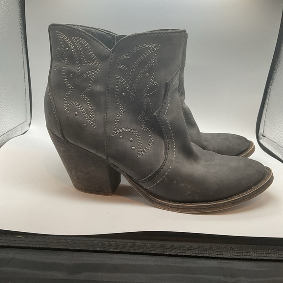 BKE Unity - Side Zip Faux Leather Ankle Boots - Gray - Ladies Size 7.5M - Picture 4 of 9